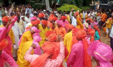 *कासार शिरशी पोलीस स्टेशनच्या गणेश विसर्जन मिरवणुकी त पोलीस कर्मचाऱ्यां मधील कलाविष्का राचे उत्कृष्ट सादरीकरण*