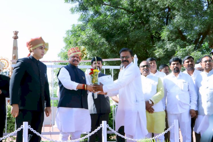 *आदर्श पोलीस पाटील पुरस्काराने नंदू पाटील सन्मानित:-*