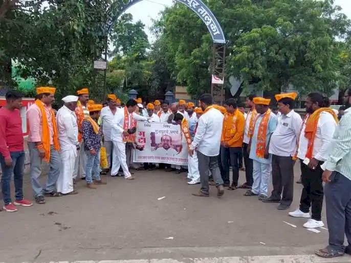 *शिवसेना आक्रमक:- रामदास कदम यांच्या प्रतिमेस पंढरपूरात जोडे मारो आंदोलन...*