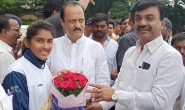 वसंतराव काळे प्रशालेची विद्यार्थिनी प्रीती काळे हिचा विरोधी पक्ष नेते अजित पवार यांच्या हस्ते सत्कार..