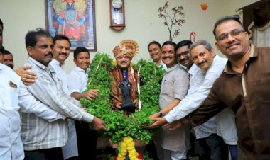 मुंबई जिल्हा बँकेचे चेअरमन आमदार प्रवीण दरेकर यांची महेश साठे यांच्या निवासस्थानी सदिच्छा भेट..