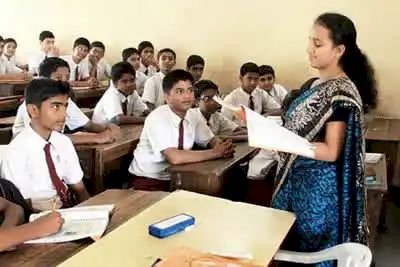 ऐन दिवाळीत प्राथमिक शिक्षकांचे पगार खोळंबले.