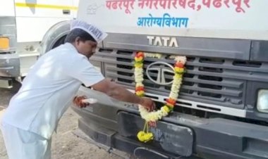 पंढरपूर नगरपरिषद विरोधात आम आदमी पार्टीची गांधीगिरी