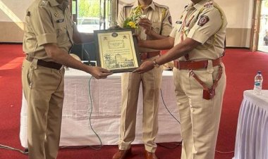 पंढरपूरचे पोलीस उपनिरीक्षक अब्दुल हमीद याकुब शेख यांना प्रशासनीय सेवेसाठी पोलीस महासंचालक सन्मान चिन्ह प्रदान..