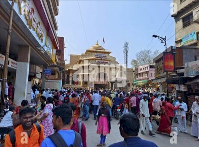 पंढरपुरात विठुरायाच्या दर्शनासाठी पंढरी नगरी भाविकांनी गजबजली!