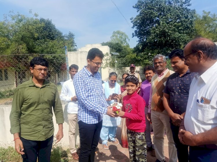तुळजापूर येथील नवोदय विद्यालयास  जिल्हाधिकारी डॉ. सचिन ओबासे   यांची भेट
