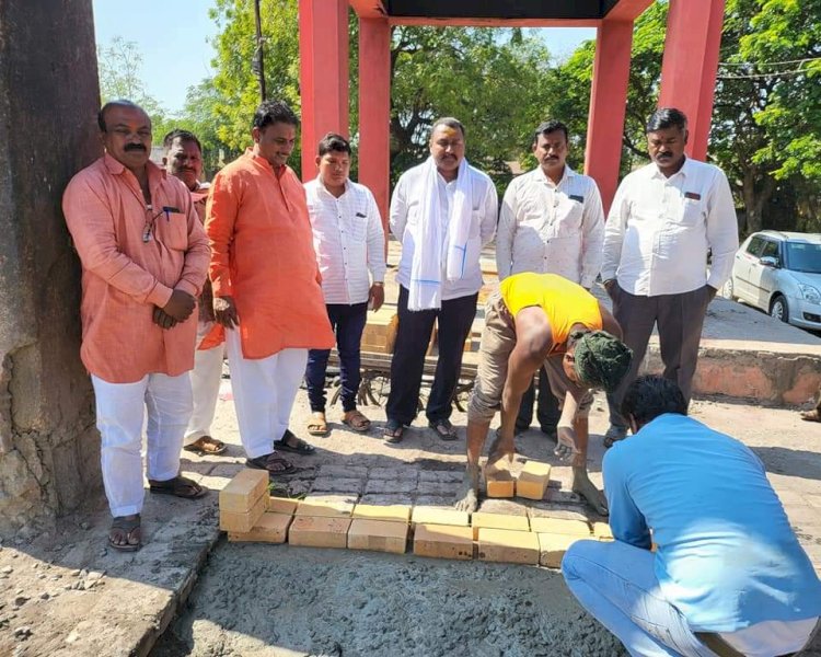 पंढरपूर नगरपालिका हद्दीतील स्मशानभूमीची मनसेच्या वतीने केली दुरुस्ती..