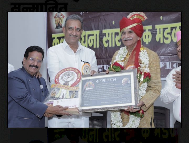 डॉ. जब्बार पटेल यांना कलासाधना सांस्कृतिक मंडळाच्या वतीने "पंढरी कलारत्न "पुरस्काराने सन्मानीत