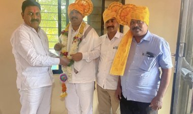 सोलापूर जिल्हा माध्यमिक शिक्षक व सेवक पतसंस्थेच्या चेअरमनपदी समाधान घाडगे; व्हाईस चेअरमनपदी शिवाजी शिंदे.