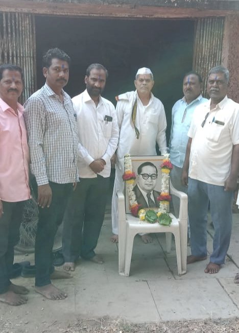 सिद्धेवाडी येथील ज्ञानदीप सार्वजनिक वाचनालयात डॉ. बाबासाहेब आंबेडकरांना अभिवादन..!