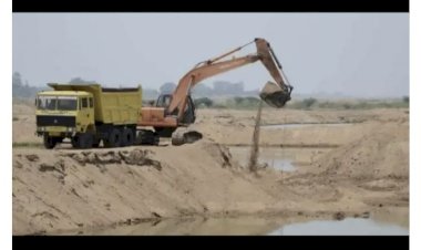 सोलापूरचे पालकमंत्री डॉ. राधाकृष्ण विखे - पाटील पंढरपुरातील वाळू चोरीबाबत काय निर्णय घेणार? की महसूल विभागाला अभय देणार?      नागरिकातून चर्चा