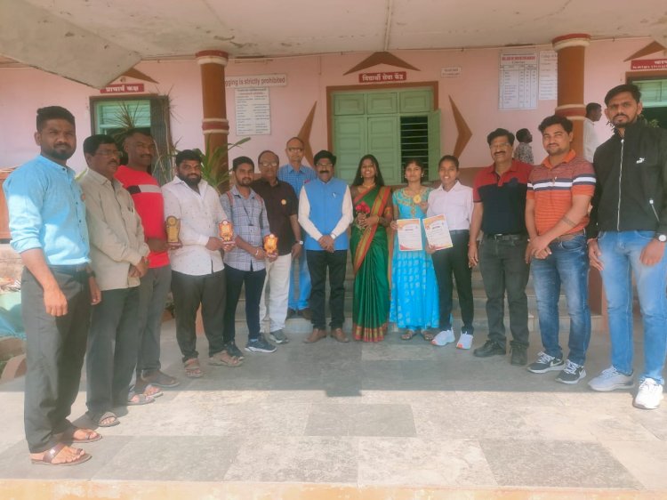 बार्शी येथील शिक्षणशास्त्र महाविद्यालयात भूगोल दिन साजरा..