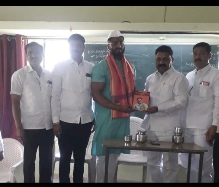 नॅशनल चॅम्पियन बॉडीबिल्डर संकेत  काळे यांचा मा.आ.दत्तात्रय सावंत यांच्या हस्ते सत्कार संपन्न..