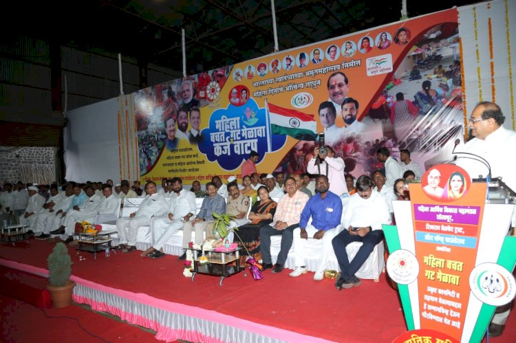 महिला बचत गटांच्या उत्पादनांचे ब्रॅंडिंग करावे - पालकमंत्री राधाकृष्ण विखे - पाटील ,