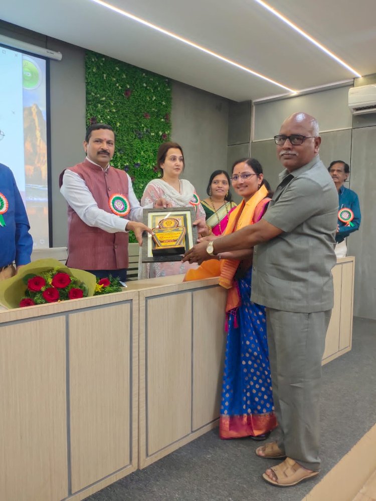 विजया कोळी यांना सर फाउंडेशन स्टेट इनोव्हेशन अँड रिसर्च फाउंडेशनचा  जिल्हास्तरीय  नारीशक्ती सन्मान पुरस्कार प्रदान..