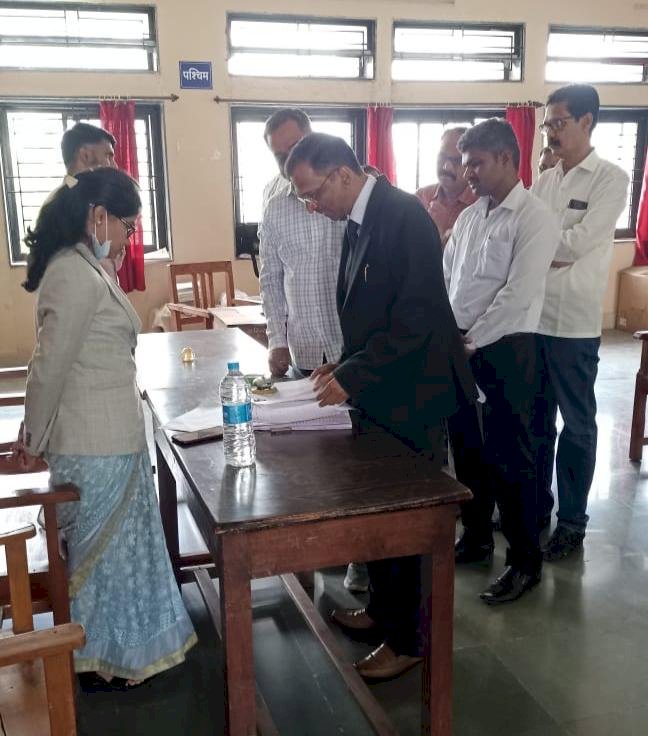 पंढरपूर तालुक्यातील तब्बल १४३े प्रकरणी लोकअदालतध्ये निकाली ३ कोटी ९७ लाख रुपयांची वसुली.