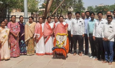 पंढरपुरमधील रुक्मिणी विद्यापीठात राजश्री छत्रपती शाहू महाराज यांना मोठ्या उत्साहात अभिवादन..