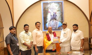 पंढरपूर येथे तेज न्यूजचे संपादक प्रशांत माळवदे यांचा श्री विठ्ठल मंदिर समितीच्या वतीने सत्कार..