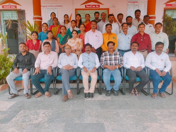 बार्शीच्या शिक्षणशास्त्र महाविद्यालयात पीएच डी ऑनलाईन कार्यशाळेचे यशस्वी आयोजन :- प्राचार्य एस .एस. गोरे यांची माहिती,