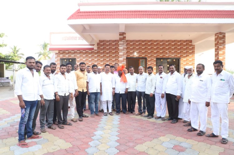 उपरी गावचे माजी सरपंच दत्तात्रय  नागणे यांचा ; चेअरमन अभिजीत पाटील यांच्या गटात प्रवेश... भालके - काळे गटाला सोडचिट्टी.