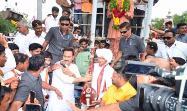 अभिजीत पाटलाच्या हुकुमशाहीमुळे मंगळवेढा राष्ट्रवादी पक्षाच्या कार्यकर्त्यांमध्ये तीव्र नाराजी..? खा.शरद पवार यांचे स्वागतला पंढरपूरातील कार्यकर्त्यांची उपस्थिती ; कारण मंगळवेढ्यातील कार्यकर्त्यांना स्वागत कार्यक्रमास विश्वासात घेतले नसल्याने फिरवली पाठ..?