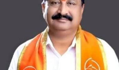 सोलापूर शिवसेनेचे संभाजी शिंदे या जिल्हाप्रमुखांना गुन्ह्यात अडकवणे हे तर शिंदेगटाचे षडयंत्र.. -  प्रवक्ते ,- रणजित बागल यांचा आरोप