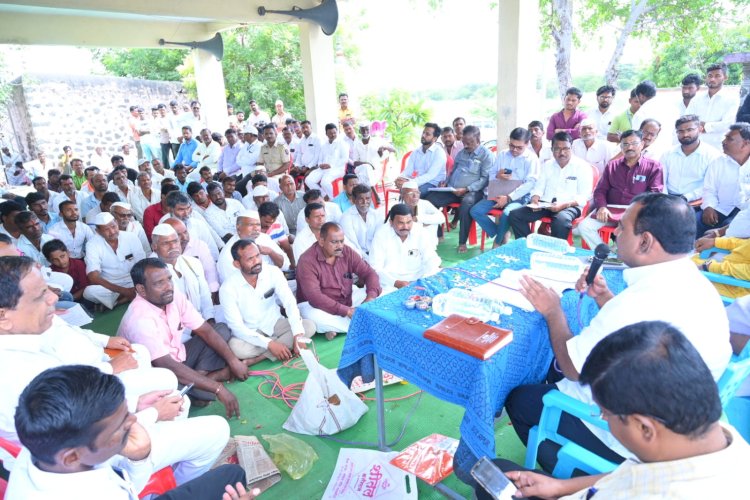 दुष्काळजन्य परिस्थितीच्या पार्श्वभूमीवर चाराडेपो व पिण्याच्या पाण्याचे टँकर सुरु होण्यासाठी तात्काळ प्रस्ताव सादर करण्याचे आ. आवताडे यांचे आदेश