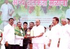 कडलास येथील प्रगतशील शेतकरी सुरेश गायकवाड यांचा खा .शरद पवारांच्या हस्ते कृषीनिष्ठ पुरस्कार देऊन सन्मानित