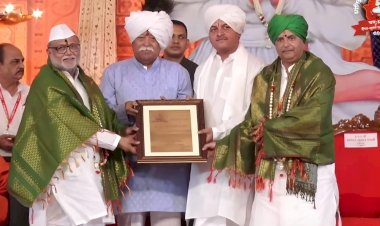 श्री. नाथ संस्थानचा पैठणक्षेत्री 'महाभागवत' पुरस्काराने  औसेकर महाराजांचा सन्मान...