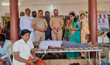 26 /11 शहीद जवान दिनानिमित्त मंगळवेढा पोलीस संकुलनात रक्तदान शिबिराचे भरगच्च आयोजन 515 रक्तदात्यांचा सहभाग