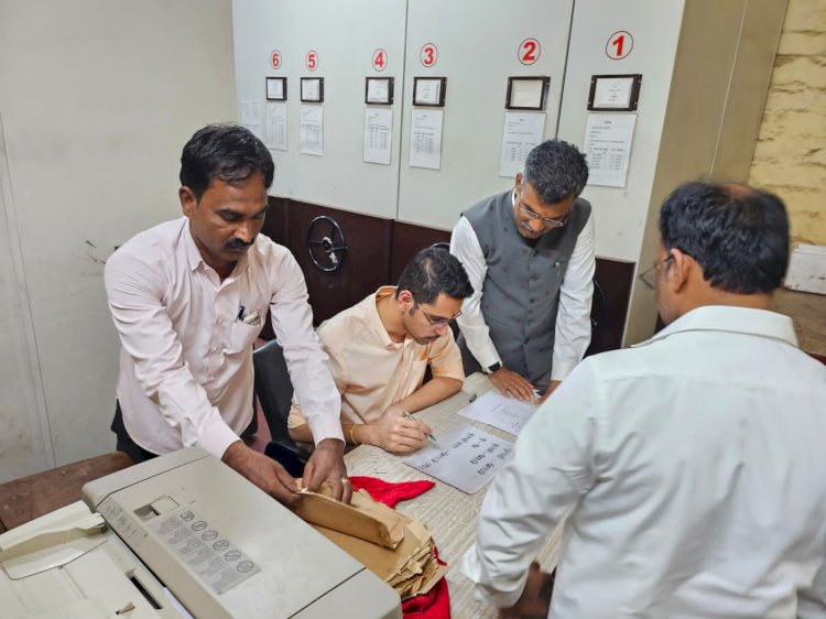 पंढरपूर येथील मराठा कुणबी जात पुरावे तपासणी कक्षास जिल्हाधिकारी आशीर्वाद यांची भेट