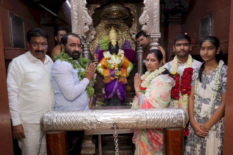 शिवसेनेचे आमदार; नितीन देशमुख यांनी घेतले श्री .विठ्ठल रुक्मिणीचे सहपत्नीक दर्शन