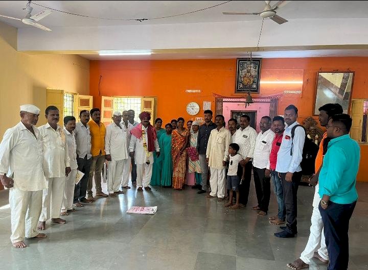 मनसेचे पंढरपूर तालुका  अध्यक्ष शशिकांत पाटील यांची अजनसोंड तंटामुक्त समितीच्या अध्यक्षपदी बिनविरोध निवड...  तालुका अध्यक्ष शशिकांत पाटील यांचा मनसे पक्ष संघटनेच्या माध्यमातून तालुक्यात राजकीय संघटन