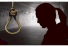 आग्र्यात नर्सची गळफास घेऊन आत्महत्या केली.