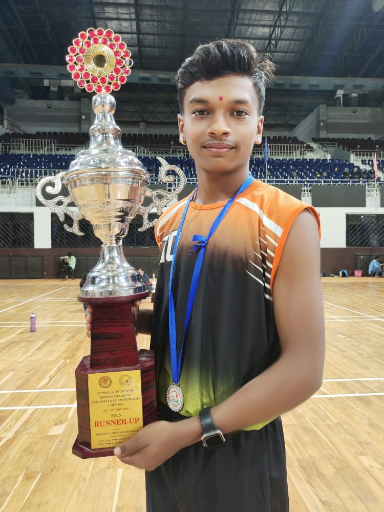 शिवरत्न विद्यालय जुनियर कॉलेजचा विद्यार्थी रोहन भूसनर यास सिल्वर मेडल पदकाने सन्मानित