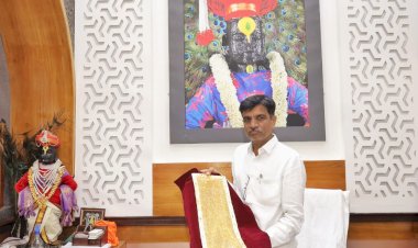 श्री.विठ्ठल चरणी 50 लक्ष किंमतीचे गुप्तदान:  भाविकांकडून सोन्याची घोंगडी दान;   व्यवस्थापक श्री.बालाजी पुदलवाड यांची माहिती.