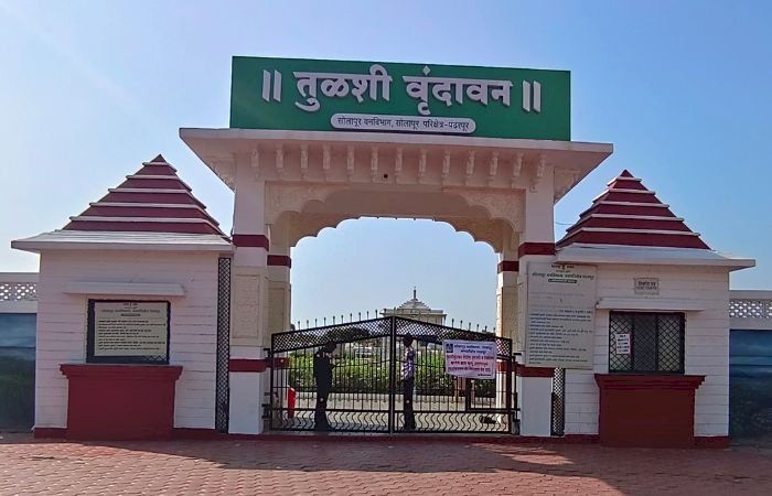 तुळशी वृंदावन उद्यानातील माहितीसाठी क्यु आर कोड  वनविभागाचा नावीन्यपूर्ण उपक्रम - वनपरिक्षेत्र अधिकारी चैताली वाघ