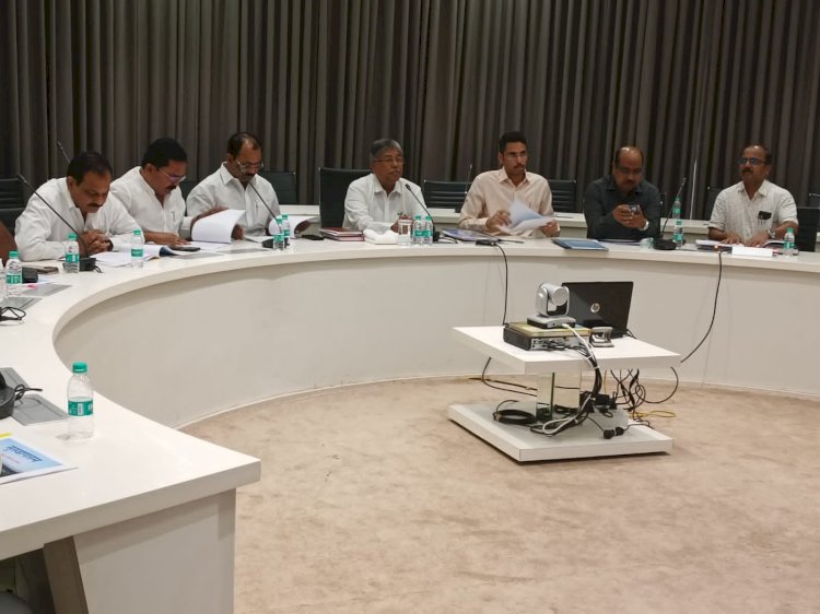 उजनी धरणातून कालव्याद्वारे एक आवर्तन सिंचनासाठी देण्यात यावे-                                                   पालकमंत्री चंद्रकांतदादा पाटील      उजनी प्रकल्प कालवा सल्लागार समितीची पुणे येथे बैठक संपन्न...