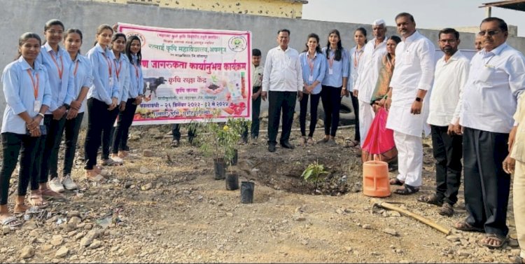 रत्नाई कृषि महाविद्यालयातर्फे प्रजासत्ताक  दिनानिमित्त वाडीकुरोली येथे वृक्षारोपण
