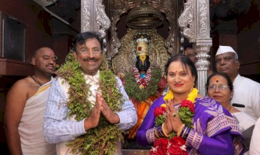 वनमंत्री सुधीर मुनगंटीवार यांनी घेतले श्री विठ्ठल रुक्मिणी मातेचे दर्शन