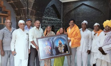 बीड येथील  तुकाराम कुटे या भाविकांकडून एक लाखाची देणगी;