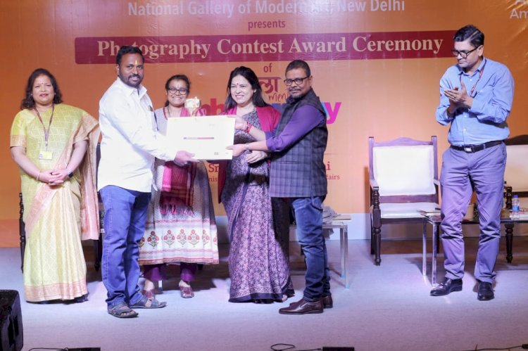 विठ्ठल रुक्मिणी मंदिर समितीचे फोटो ग्राफर राहुल गोडसे यांचा राजधानी दिल्लीत सन्मान..  मेला मोमेंट्स फोटोग्राफी दिल्ली येथे  आषाढी वारीतील पोर्ट्रेट फोटोला तृतीय क्रमांकाचे पारितोषिक  मंदिर समितीतील तारा  चमकला