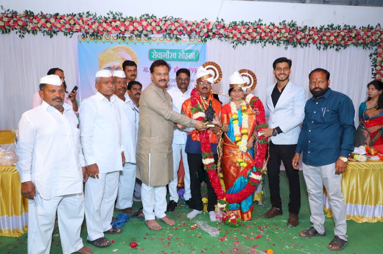 विस्तार अधिकारी डी. ए. साळुंखे यांचा उत्कृष्ट कार्याबद्दल सन्मान