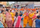 प्रणिती शिंदे यांचा शोभायात्रेत सहभाग; गुढीपाडव्याच्या शुभेच्छा देत धरला फुगडीचा फेर  प्रणिती शिंदे यांनी हिंदू नववर्षा निमित्त आयोजित शोभायात्रेत धरला फुगडी चा फेर..