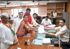 आमदार प्रणिती शिंदेंनी जोरदार शक्तीप्रदर्शन करत भरला उमेदवारी अर्ज...  काँग्रेसचे प्रदेशाध्यक्ष नाना पटोलेंची उपस्थिती...  लोकसभेच्या युद्धासाठी तुमचे आशीर्वाद द्या...