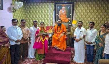 नववर्षानिमित्त प्रणिती शिंदेंनी घेतले जगद्गुरु डॉ. मल्लिकार्जुन शिवाचार्य महास्वामी यांचे आशीर्वाद