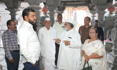 श्रीच्या गर्भगृह संवर्धन कामांची  पाहणी..   काम वेळेत पूर्ण करण्याच्या सह अध्यक्ष गहिनीनाथ महाराज औसेकर यांच्या सूचना