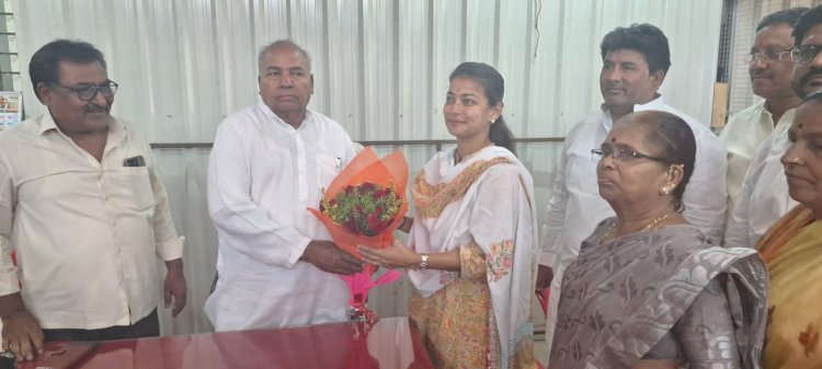 इंडिया आघाडीच्या उमेदवार प्रणिती शिंदे यांना खासदार बनवणार,-: माकप नेते आडम मास्तरांचा एल्गार