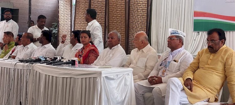 भाजपच्या दोन्ही खासदारांनी सोलापुरला 25 वर्षे मागे नेले;  मी सोलापूरचे प्रश्न जाणते.....मी सोलापूरची लेक या नात्याने संसदेत सोलापूरचा आवाज उठवणार,.....प्रणिती शिंदेंचा घणाघात