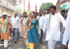 प्रचाराच्या शेवटच्या दिवशी, पदयात्रा काढत प्रणिती शिंदेंचे जोरदार शक्तीप्रदर्शन...   सोलापूर लोकसभेचा विजय तुम्हा सर्वांचा असेल– शिंदे   सोलापूरच्या विकासासाठी, सोलापूरच्या लेकीला मतदान करा, प्रणिती शिंदेंचे आवाहन..